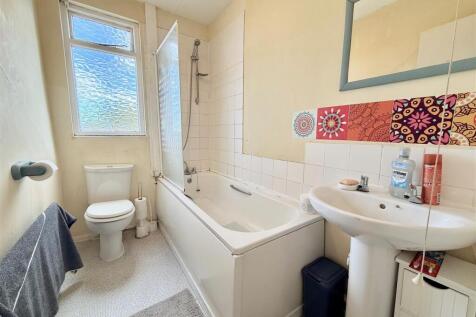 BATHROOM 83 C