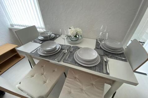 LOUNGE/DINER