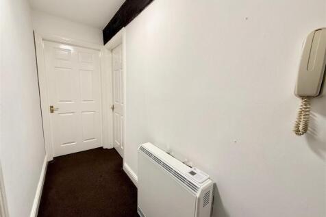 APARTMENT HALL