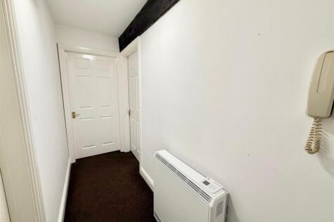 APARTMENT HALL