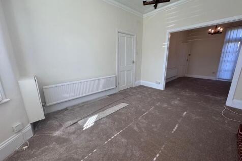 Open plan dining (3)