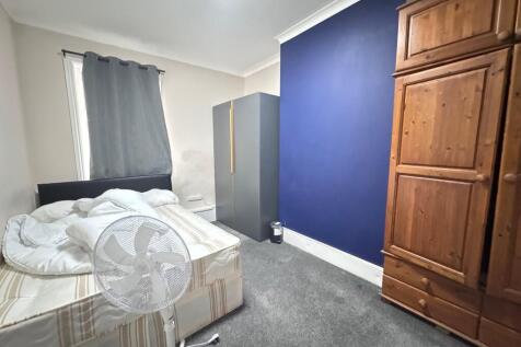 Bedroom 2 E10