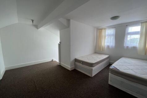 Bedroom 2 (1)