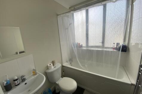 Flat 7 Bathroom