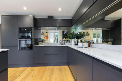 4 Castleton Villa...