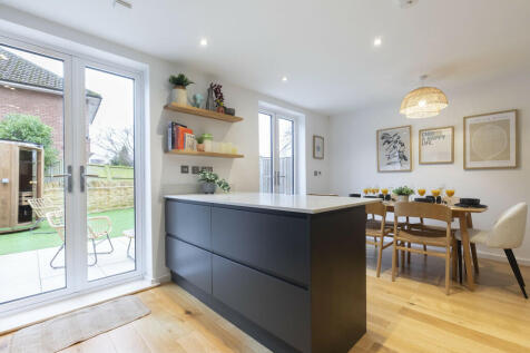 4 Castleton Villa...