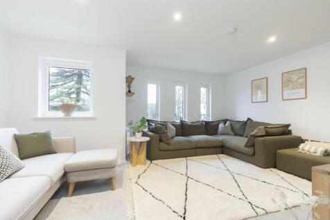 4 Castleton Villa...