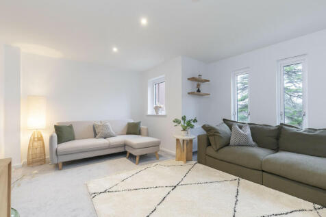 4 Castleton Villa...