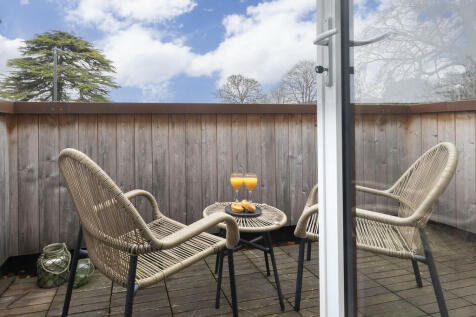 4 Castleton Villa...