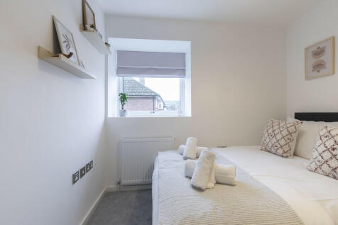4 Castleton Villa...