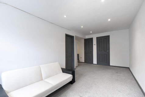 Flat 3, 111b West...