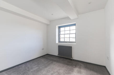 Flat 3, 111b West...