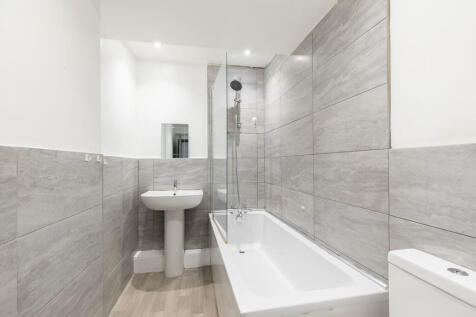 Flat 3, 111b West...