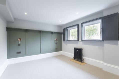 Apt 16, St Annes-...