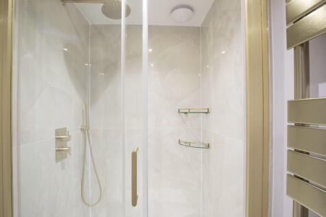 Apt 16, St Annes-...