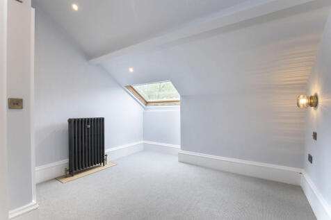 Apt 16, St Annes-...