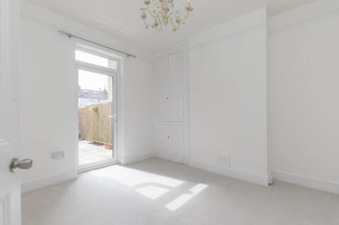 9 Leighton Road-0...