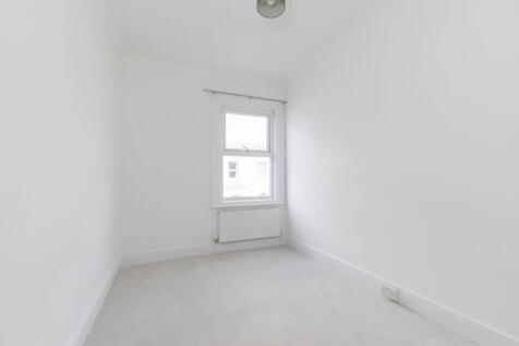 9 Leighton Road-1...