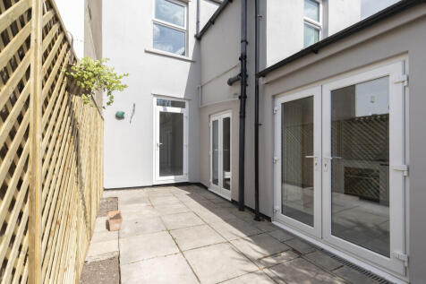 9 Leighton Road-0...