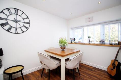 Sitting/Dining Room