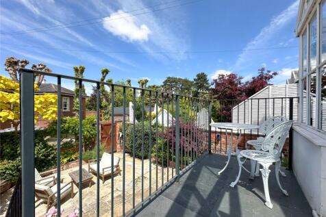 Raised Rear Balcony