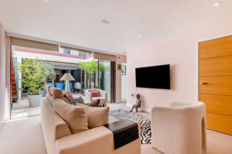 Sitting Room/Bedroom