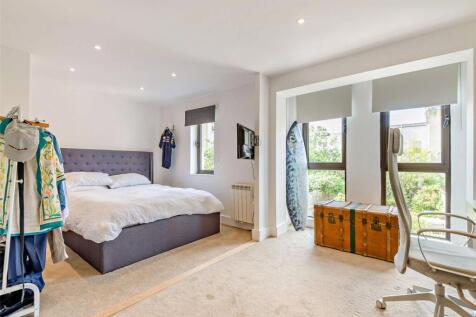 Large Bedroom 2