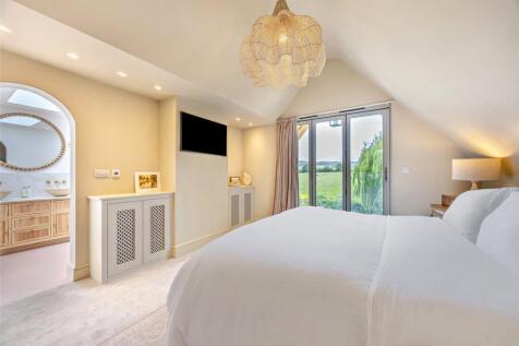 Main Bedroom Suite