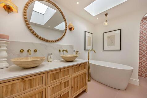 En-Suite Bath/Shower