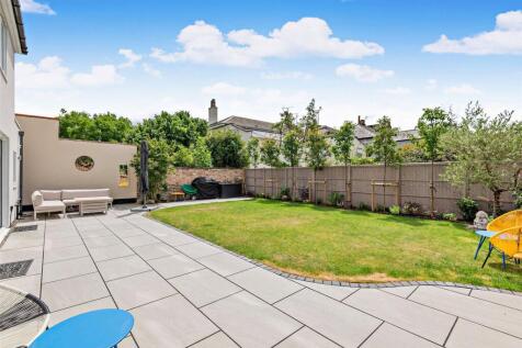 Landscaped &amp; Walled