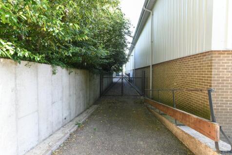 Rear Yard Area Access 260 Brighton Road Coulsdon