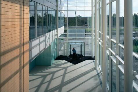 240 Bath Road  Slough 4.jpg
