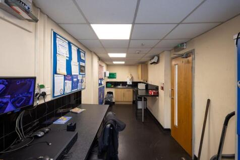 Kwik Fit Waterlooville Internal 2.jpg