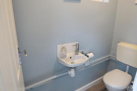 Cloakroom/wc