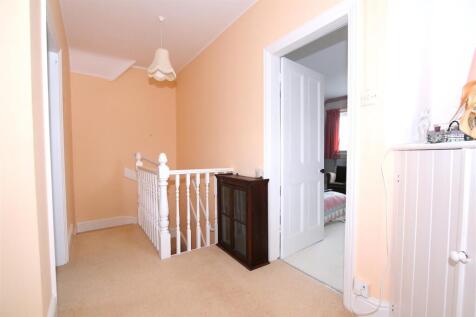 upstairs hall.JPG