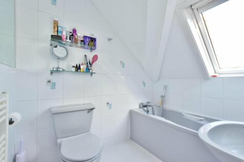 Ensuite Bathroom 1