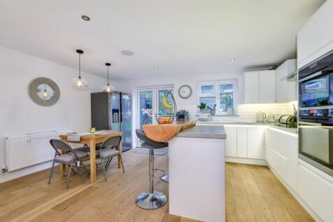 Kitchen / Dining Rm