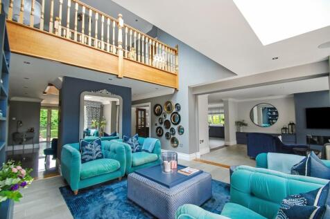 Galleried Sitting