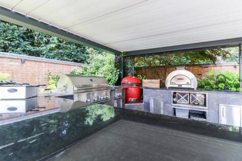 Outdoor Kitchen