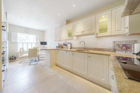Kitchen/ Breakfast