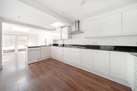 Kitchen/Family Rm