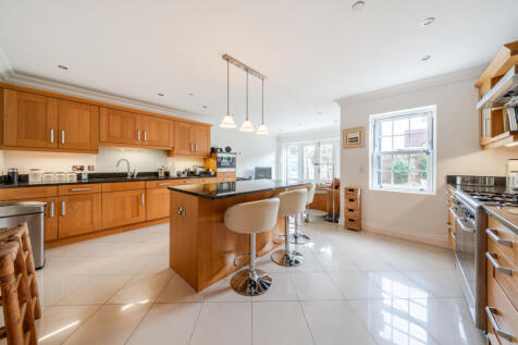 Kitchen/Dining Area