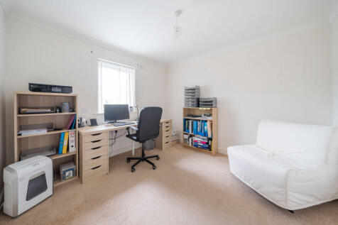 Bedroom 2 / Study