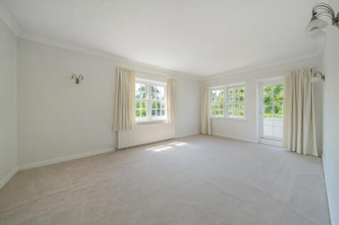 Living/Dining Area