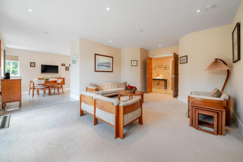 Living/Dining Area
