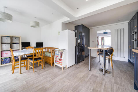 Kitchen/Dining Area