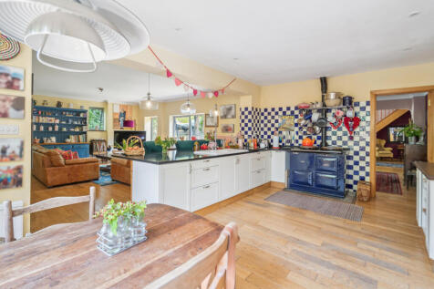 Kitchen/ Sitting