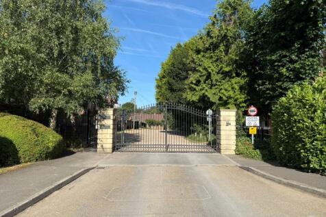 Access To The Avenue