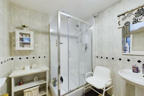 Family Shower Room