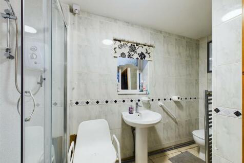 Family Shower Room